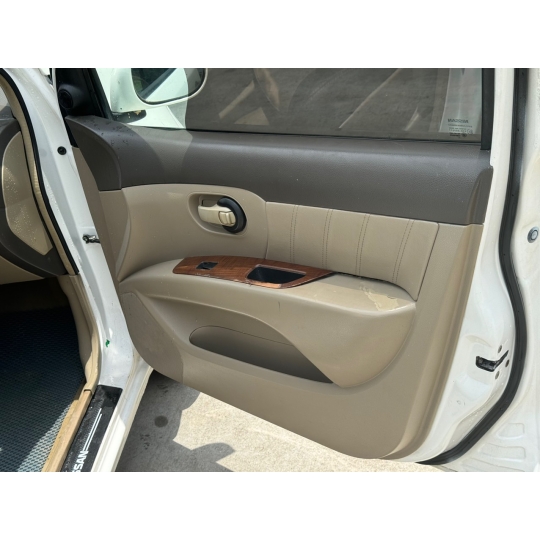 Nissan livina 2011
